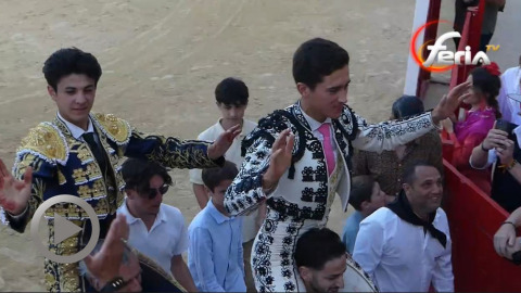 novillada-de-la-romeria-de-mauguio-clovis-et-victor-a-hombros