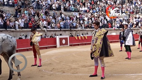 decevante-corrida-de-jandilla-pour-la-cloture-de-nimes-solitaire-oreille-pour-castella