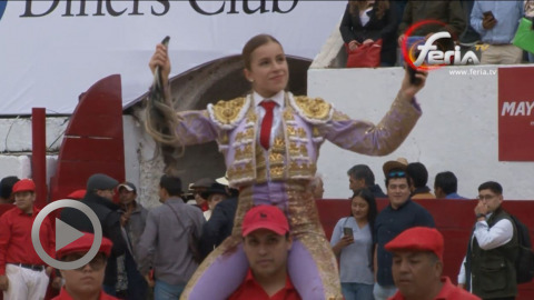 Ambato. Olga Casado a hombros