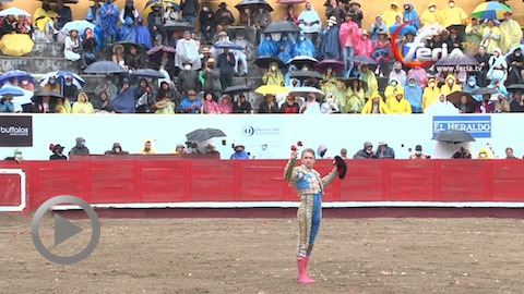 guillermo-alban-simpose-a-ambato-devant-emilio-de-justo-et-finito