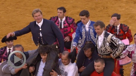 jerez-tous-a-hombros-pour-la-corrida-de-rejon