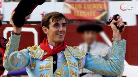 aire-sur-ladour-une-oreille-pour-cirugeda-devant-les-palha