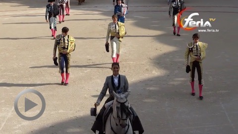 oreille-pour-castella-et-lea-vicens-dans-les-nouvelles-arenes-de-lunel