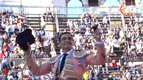 nimes--solitaire-oreille-de-paco-urena-en-cloture-des-vendanges