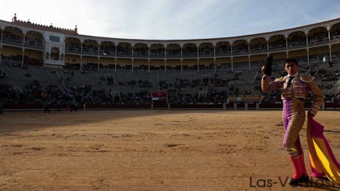 flores-et-adrian-marquent-des-points