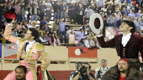 ventura-et-saldivar-a-hombros