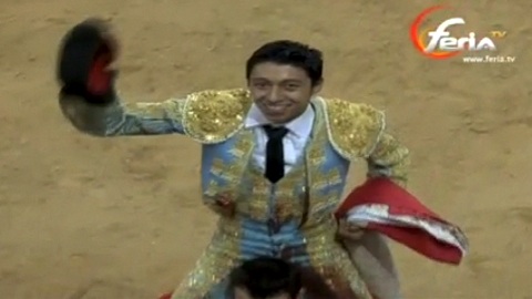 valdemorillo-sergio-flores-a-hombros