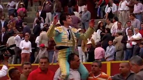 acho-juan-del-alamo-a-hombros