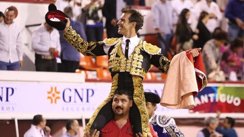 puerta-grande-de-arturo-macias