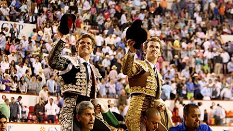 aguascalientes-el-juli-et-el-payo-a-hombros