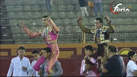 luz-et-jimenez-lopez-a-hombros