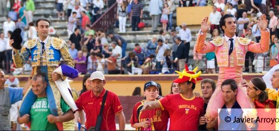 burgos-ponce-et-morenito-a-hombros