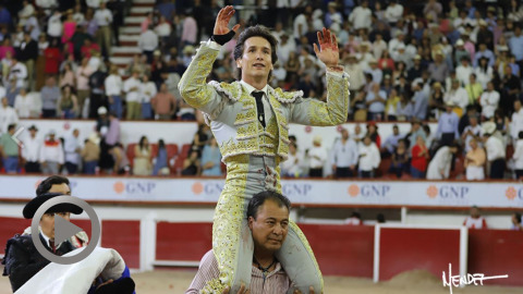 arturo-gilio-a-hombros-a-aguascalientes