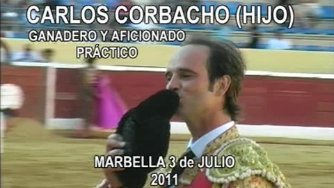 le-fils-de-corbacho-met-le-costume