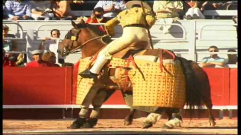 sergio-aguilar-sort-en-triomphe