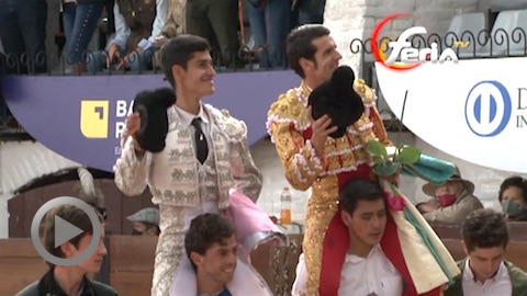 tambo-mulalo-emilio-de-justo-et-morenito-de-la-sierra-a-hombros