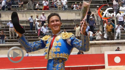 nimes-puerta-de-los-consules-y-capote-de-oro-para-victor