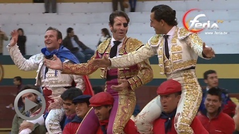 tous-a-hombros-a-riobamba