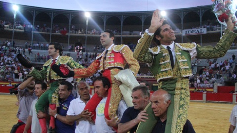 ponce-morante-cayetano-a-hombros