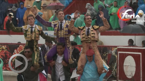 puerta-grande-pour-la-terna-andalouse-a-latacunga