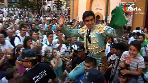 huesca-perera-a-hombros