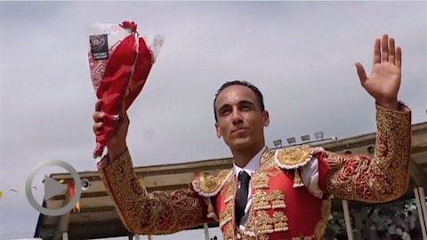 orthez-baptiste-cisse-a-hombros