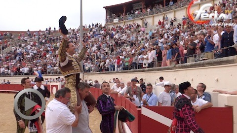 grand-triomphe-de-rafaelillo-face-aux-miura