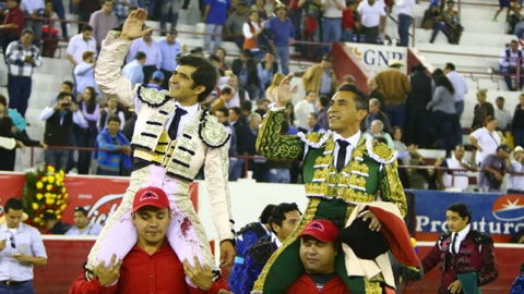 joselito-adame-et-el-zotoluco-a-hombros