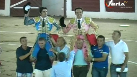 linares-el-cid-et-perera-a-hombros