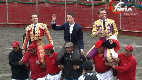 equateur-tous-a-hombros-a-machachi