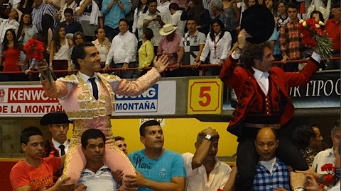 medellin-pablo-et-ivan-a-hombros