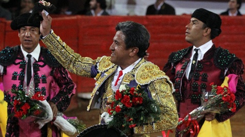 oreille-de-despedida-pour-mejia