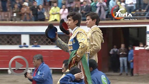 plaza-belmonte-julio-ricaurte-et-jose-andres-marcillo-a-hombros