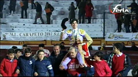 olivenza-lopez-simon-a-hombros