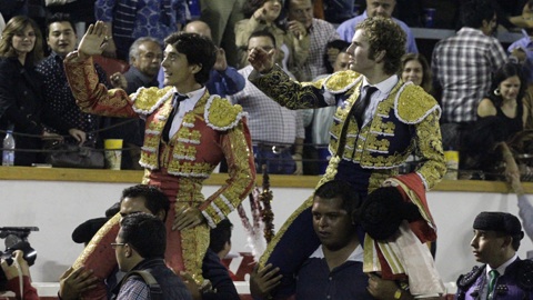 el-capea-et-el-payo-a-hombros-a-puebla