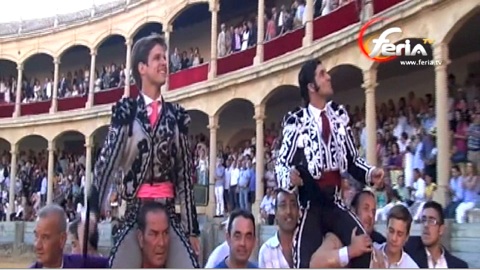 ronda-morante-et-el-juli-a-hombros