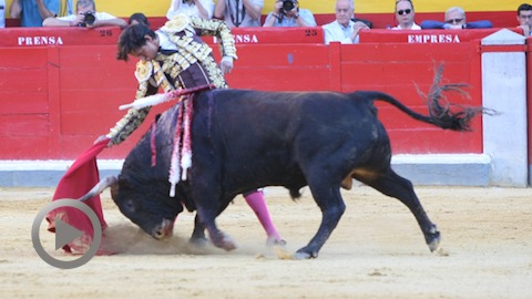 granada-ovation-pour-roca-rey