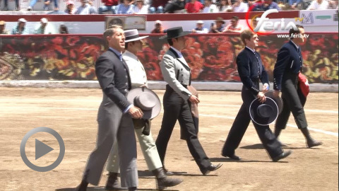 latacunga-festival-virgen-esperanza-de-triana