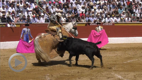 San Agustín. Matinée de contrastes entre ferveur et désillusion