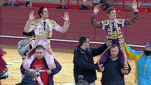 escribano-et-david-mora-a-hombros